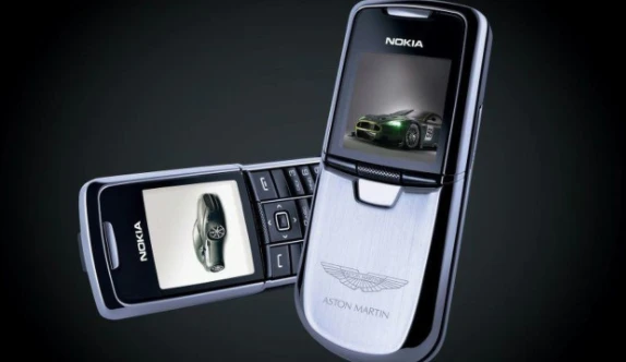 Những chiếc điện thoại mang thương hiệu siêu xe