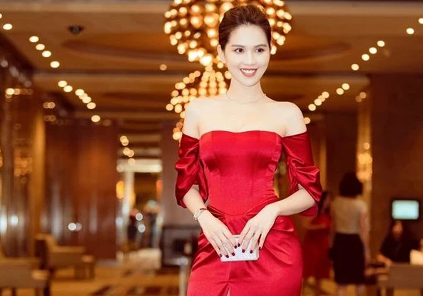 Ngọc Trinh diện váy đỏ chót khoe thân hình nuột không tỳ vết