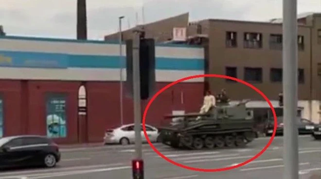 Video: Chú rể mang xe tăng đi đón dâu