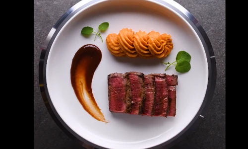 Video: Trang trí đĩa thức ăn như chuyên gia bằng mẹo đơn giản này