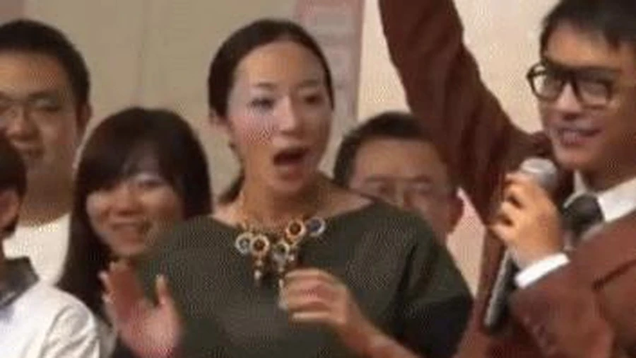 Video: Lưu Diệc Phi bị xô ngã và những vụ tấn công khiến nghệ sĩ sợ hãi