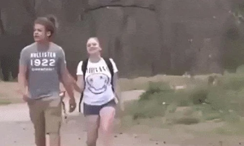 Video: Cách hành xử khi đang đi với "gấu" thì bị "chơi đểu"