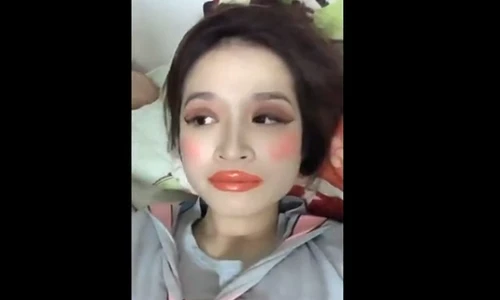 Video: Cô vợ xinh đẹp biến thành Thị Nở nhờ tài trang điểm của... chồng