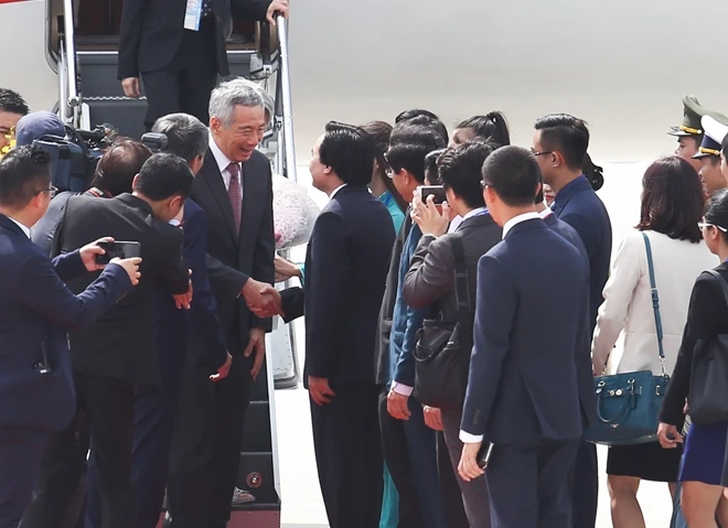 Video: Thủ tướng Singapore cùng phu nhân đến Đà Nẵng dự APEC 2017
