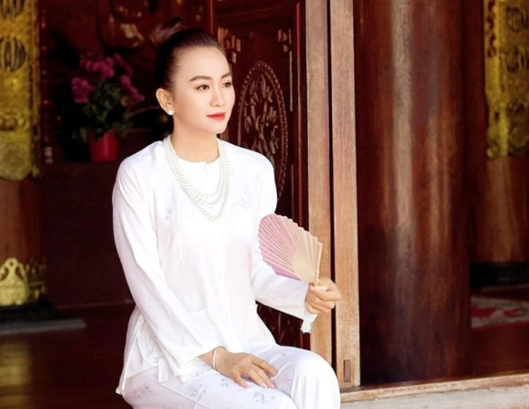 Theo trend "mợ 2", Ngọc Thiện khoe nhan sắc trong bộ đồ bà ba