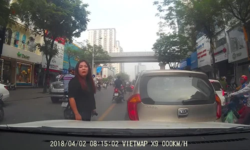 Video: Cách làm bánh bông lan rau câu dâu đẹp lạ, ngon miệng