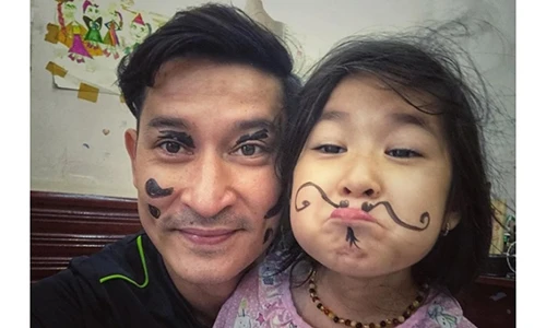 Khoảnh khắc đáng yêu của các ông bố nổi tiếng và "người tình kiếp trước"