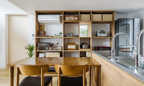 Ngắm nhìn ngôi nhà lợp mái gỗ đẹp như mơ