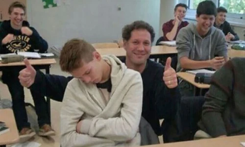 Thầy cô mới của bạn có bá đạo như thế này không?