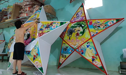 Cận cảnh đèn ông sao kích thước "khủng" tại Thanh Hóa