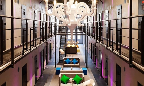 Nhà tù trống trải biến thành khách sạn 5 sao