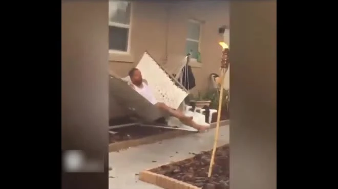 Video: Không nhịn nổi cười với những trò đùa "ác ôn" nhất quả đất