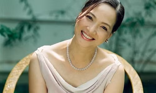 Ngất ngây vẻ đẹp vượt thời gian "chuẩn con gái Hà Nội" của Lê Khanh