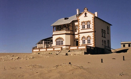 Vẻ kỳ bí của thị trấn bỏ hoang bị sa mạc nuốt chửng