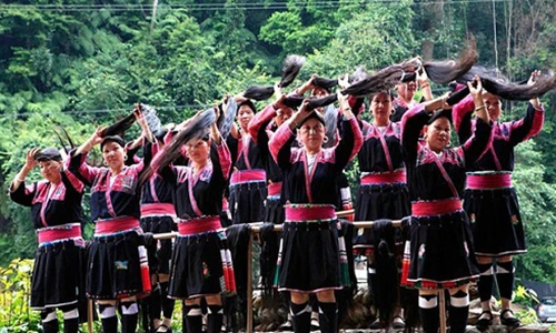 Video: Ngôi làng coi mái tóc dài là biểu tượng giàu có, trường tồn