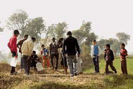 Video: Chui xuống giếng nước chuyên gia phát hiện: Hang ổ sinh vật cực độc!