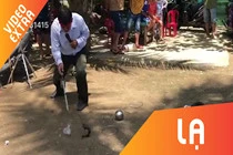 Video: Màn biểu diễn ảo thuật câu cá trong chai nước cực ảo diệu