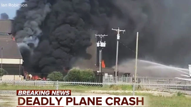 Video: Máy bay cá nhân lao xuống đất, 10 người thiệt mạng