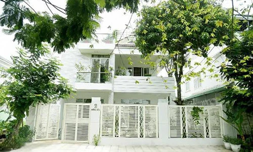 Hé lộ căn phòng toàn hàng hiệu của vợ chồng MC Quyền Linh