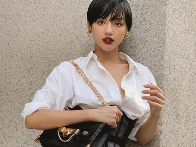 Video: Bộ sưu tập túi Chanel, Louis Vuitton đắt đỏ của Khánh Linh