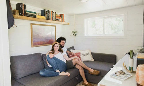 Đôi vợ chồng trẻ vẫn sống hạnh phúc trong căn nhà 28m² bình yên