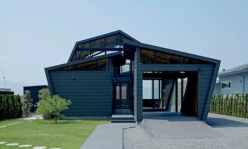 Vẻ đẹp khó cưỡng của biệt thự đa giác đen huyền bí