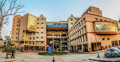 Video: Chàng trai sống lại ngay trước khi chôn cất