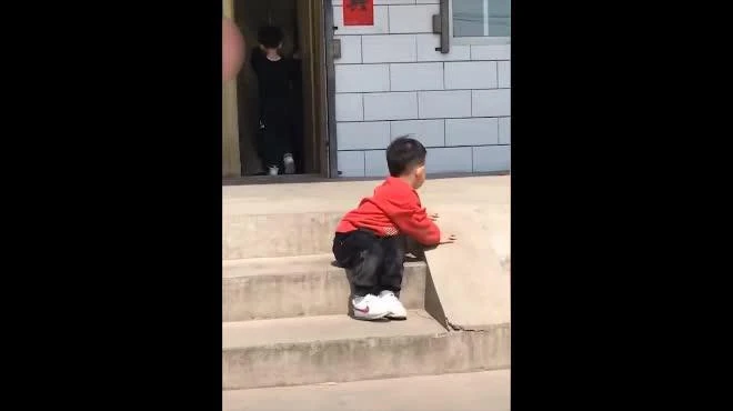 Video: Khi bạn đang buồn ngủ mà bị mẹ bắt đi học