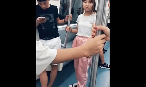 Video: Học đòi "thả thính" cô gái nhận cái kết không ngờ