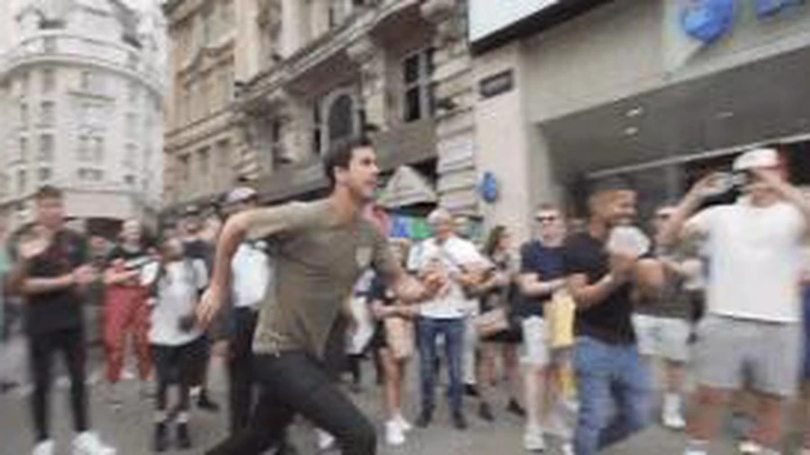 Video: Thanh niên nhận 1.000 USD nhờ tái hiện cú nhảy khó tin của Ronaldo