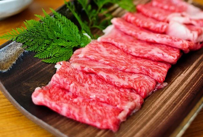 Video: Vì sao thịt bò Wagyu đắt đỏ, có giá hàng triệu đồng mỗi kg?