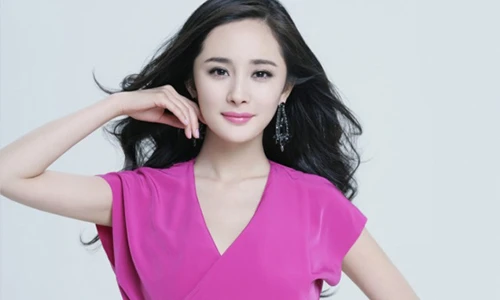 Loạt khoảnh khắc ngoáy mũi kém sang nơi công cộng của Dương Mịch