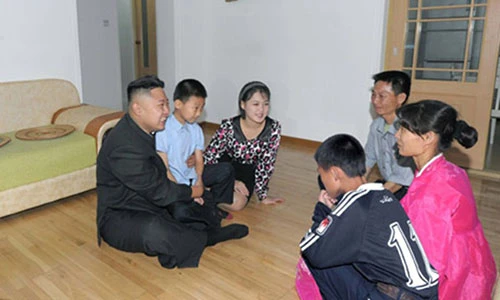 Những tấm ảnh hiếm hoi bên trong căn hộ chung cư ở Triều Tiên