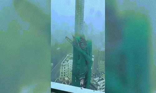 Video siêu bão Mangkhut quật gãy thang máy 22 tầng ở Hồng Kông