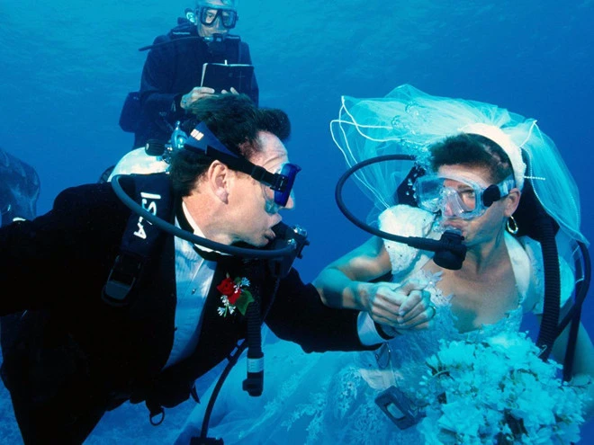 Video: Đám cưới dưới đáy biển quy mô lớn nhất thế giới ở Thái Lan