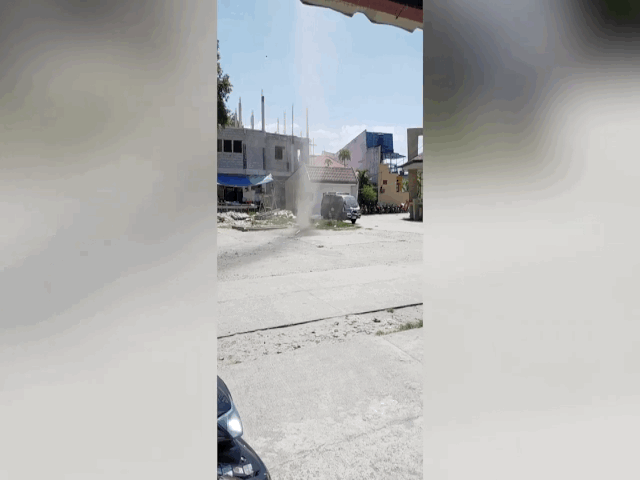 Video: Cận cảnh cơn lốc xoáy mini từ từ sinh ra ở Philippine