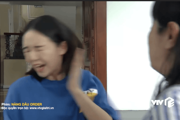 Quỳnh Kool và Thúy Ngân tranh chức 'diễn viên bị tát nhiều nhất" - Hình 2 Quynh Kool va Thuy Ngan tranh chuc 'dien vien bi tat nhieu nhat