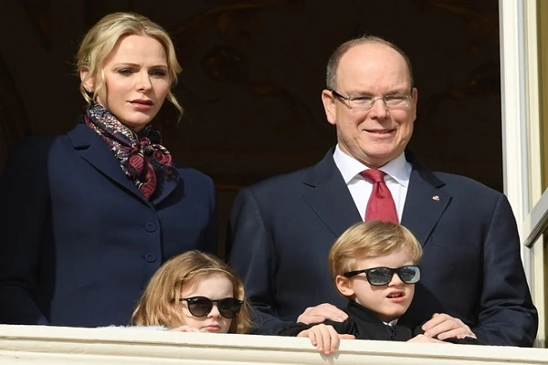 Cuộc sống xa hoa của gia đình hoàng tộc có khối tài sản 1 tỷ USD