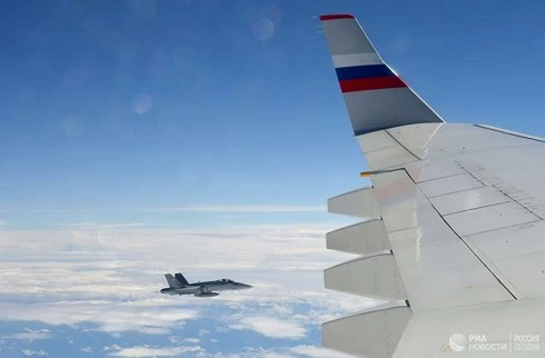 Video: Chiến đấu cơ Thụy Sĩ 'hộ tống' máy bay chở phái đoàn Nga