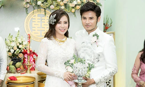 Diễn viên "Gạo nếp gạo tẻ" đeo vàng nặng trĩu, "theo chồng bỏ cuộc chơi"