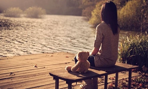 Video: Đừng bao giờ để cô gái của bạn cô đơn