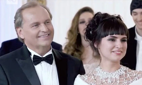 Video: Tỷ phú dầu mỏ 55 tuổi làm show tuyển vợ, nữ sinh viên “trúng thầu”