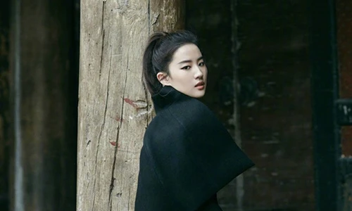 Lưu Diệc Phi mạnh mẽ, lạnh lùng đầy cuốn hút