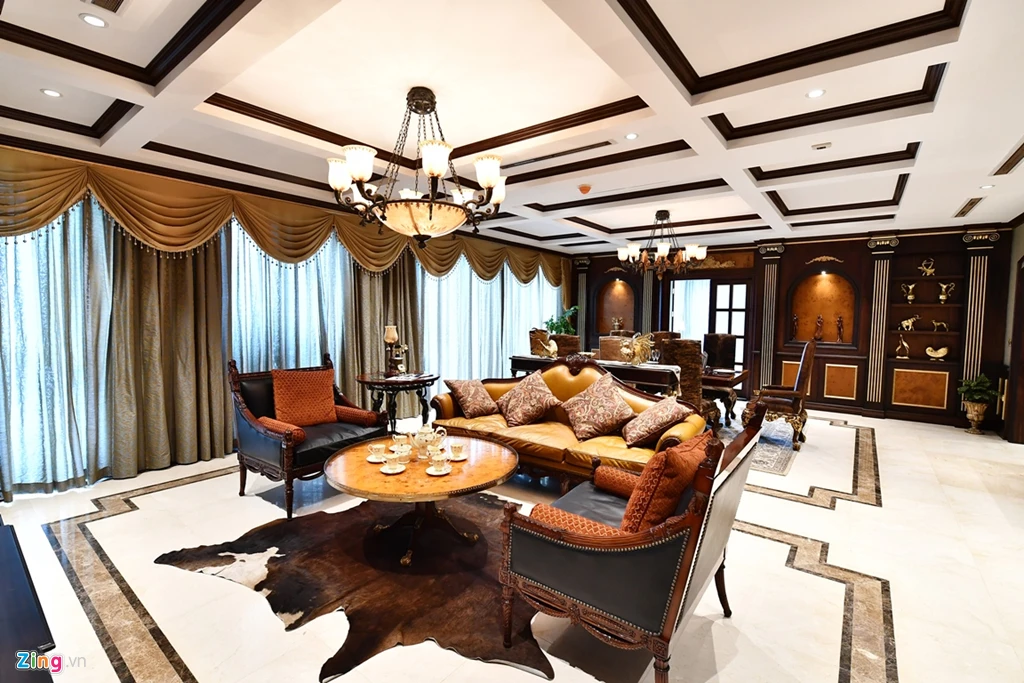 Bên trong 'biệt thự trên cao' dát vàng giá 3 triệu USD tại Hà Nội