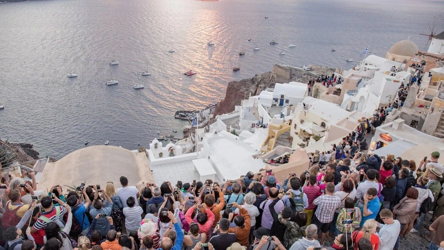 Video: 5 điểm tham quan bị tàn phá nặng nề do khách du lịch quá tải