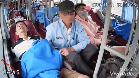 Video: Cận cảnh người đàn ông bị chuốc thuốc mê, trộm cắp tự nhiên lấy hết đồ