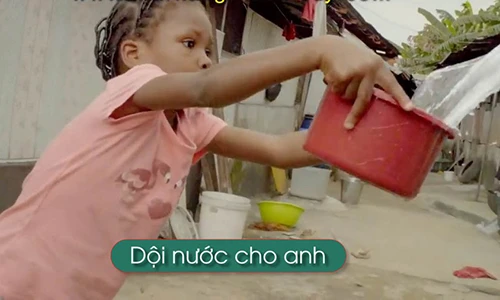 Video: Đã dốt tiếng Anh còn thích 'troll' em gái và cái kết cười rung rốn