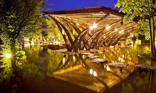 Chiêm ngưỡng nhà hàng tre hình cánh chim lạc độc đáo