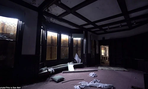 Lâu đài ma quái thách thức lòng can đảm bất cứ ai đặt chân tới