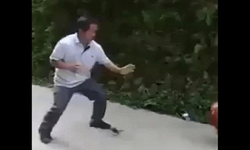 Video: Cuộc tỉ thí võ thuật gay cấn nhất trong lịch sử